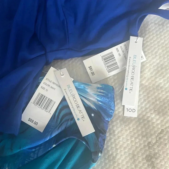 LET'S GET TWISTED D CUP V NECK
TANKINI TOP SIZE 10D BOTTOM SIZE 10 - Picture 10 of 10